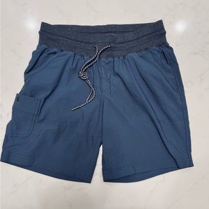 NWOT- Columbia drawstring shorts w/cargo pocket. Gray-blue color, women’s med.